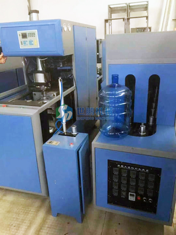 吹瓶機